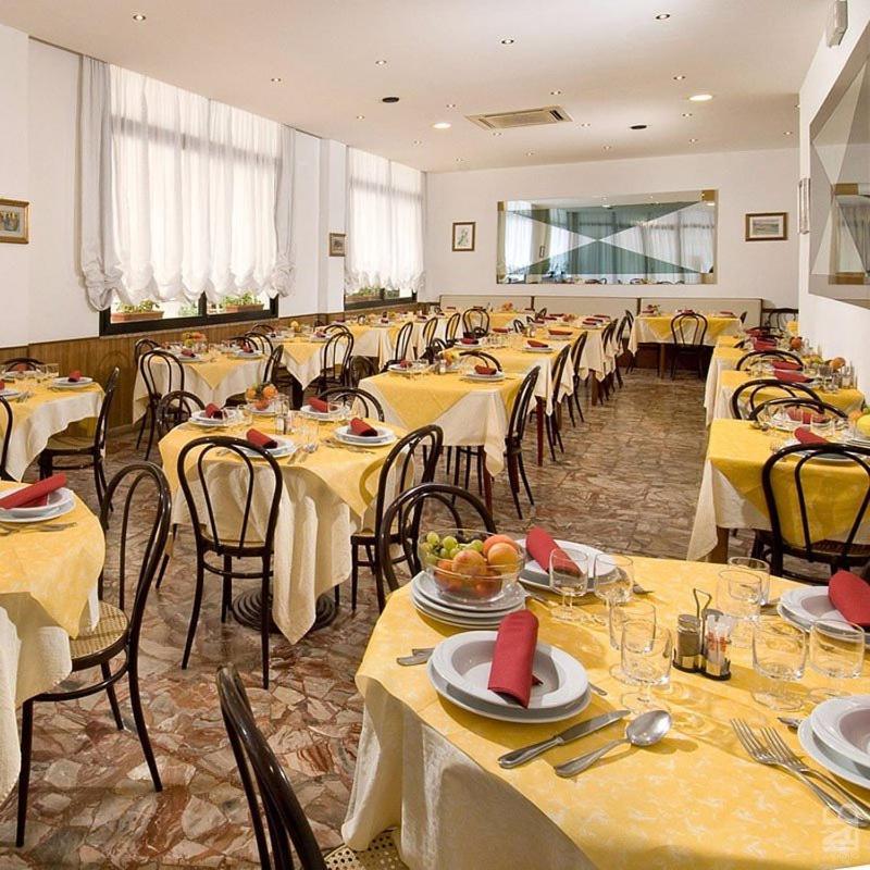 Hotel Granada Cattolica Exteriör bild