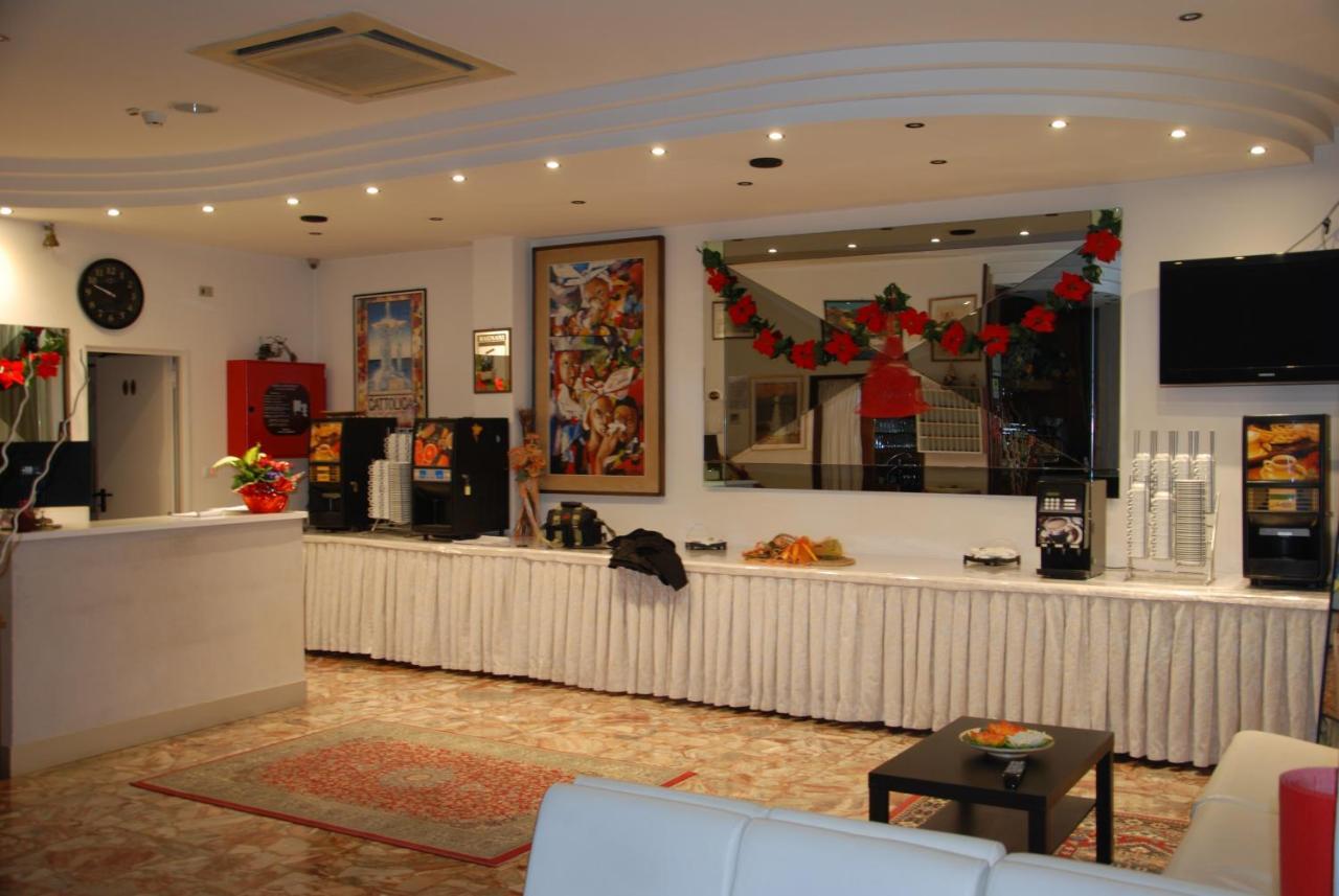 Hotel Granada Cattolica Exteriör bild